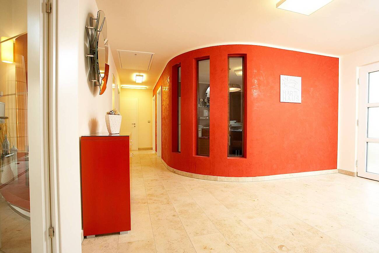 Ehemaliges Musterhaus Haid - Elegance 122 - Vorraum mit runder Wand