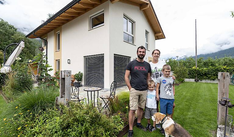 Die Familie mit ihrem Haus